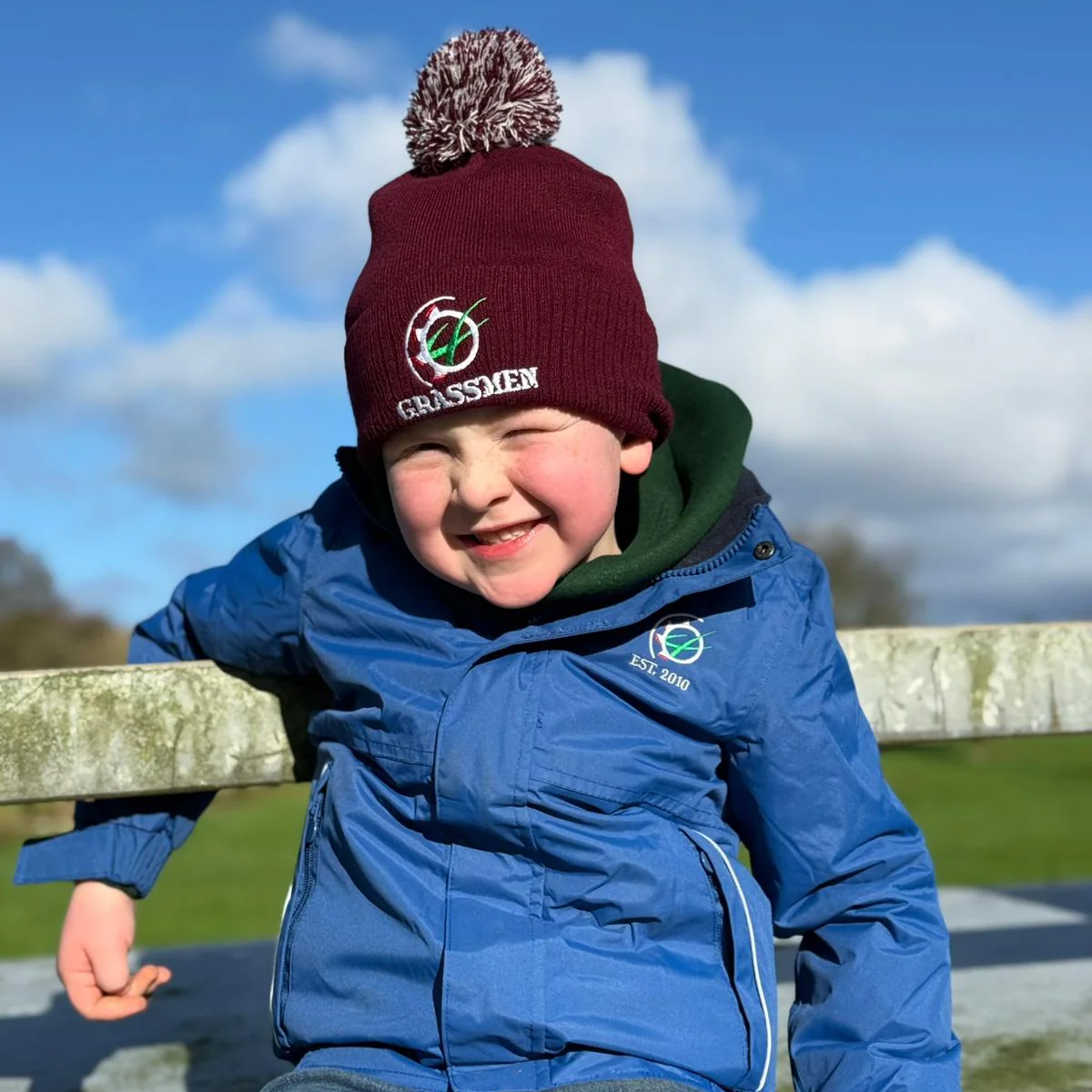 "GRASSMEN" Bobble Hat Burgundy - Image 4