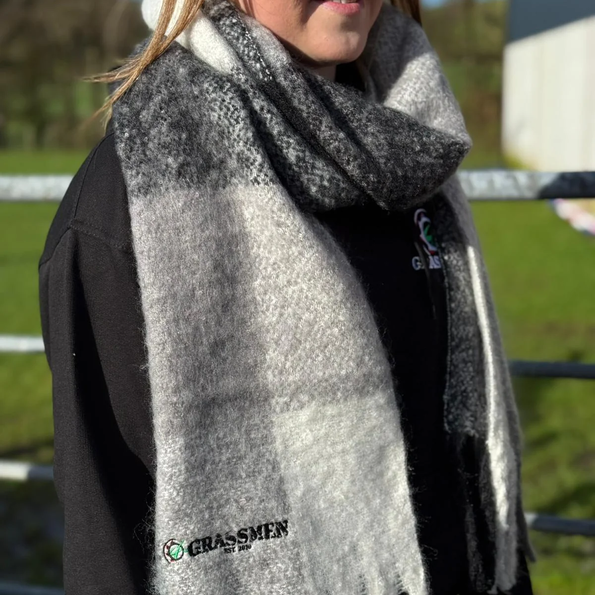 "GRASSMEN" Fluffy Check Scarf - Image 8