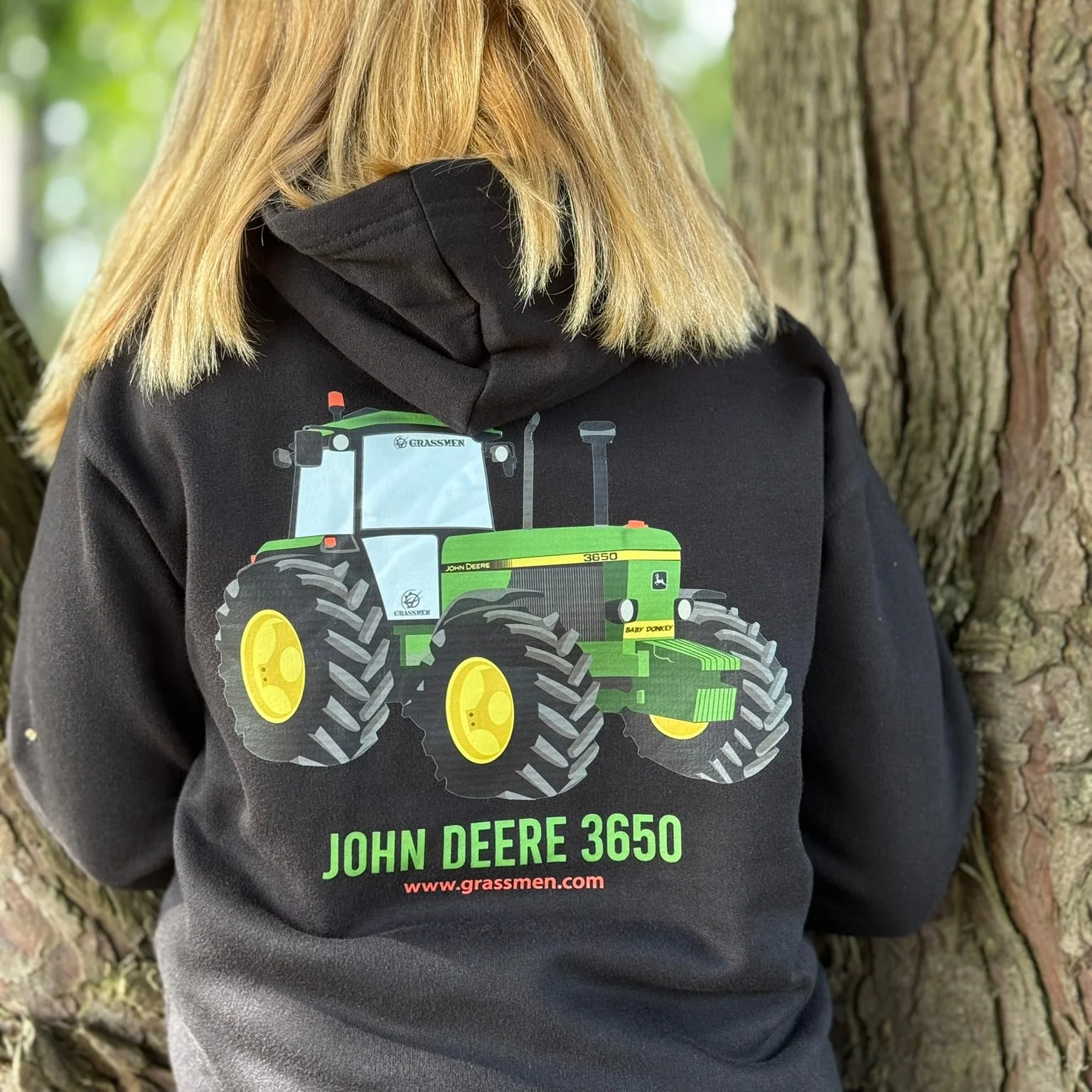 "GRASSMEN" John Deere 3650 Baby Donkey" Kids Black Hoodie - Image 4