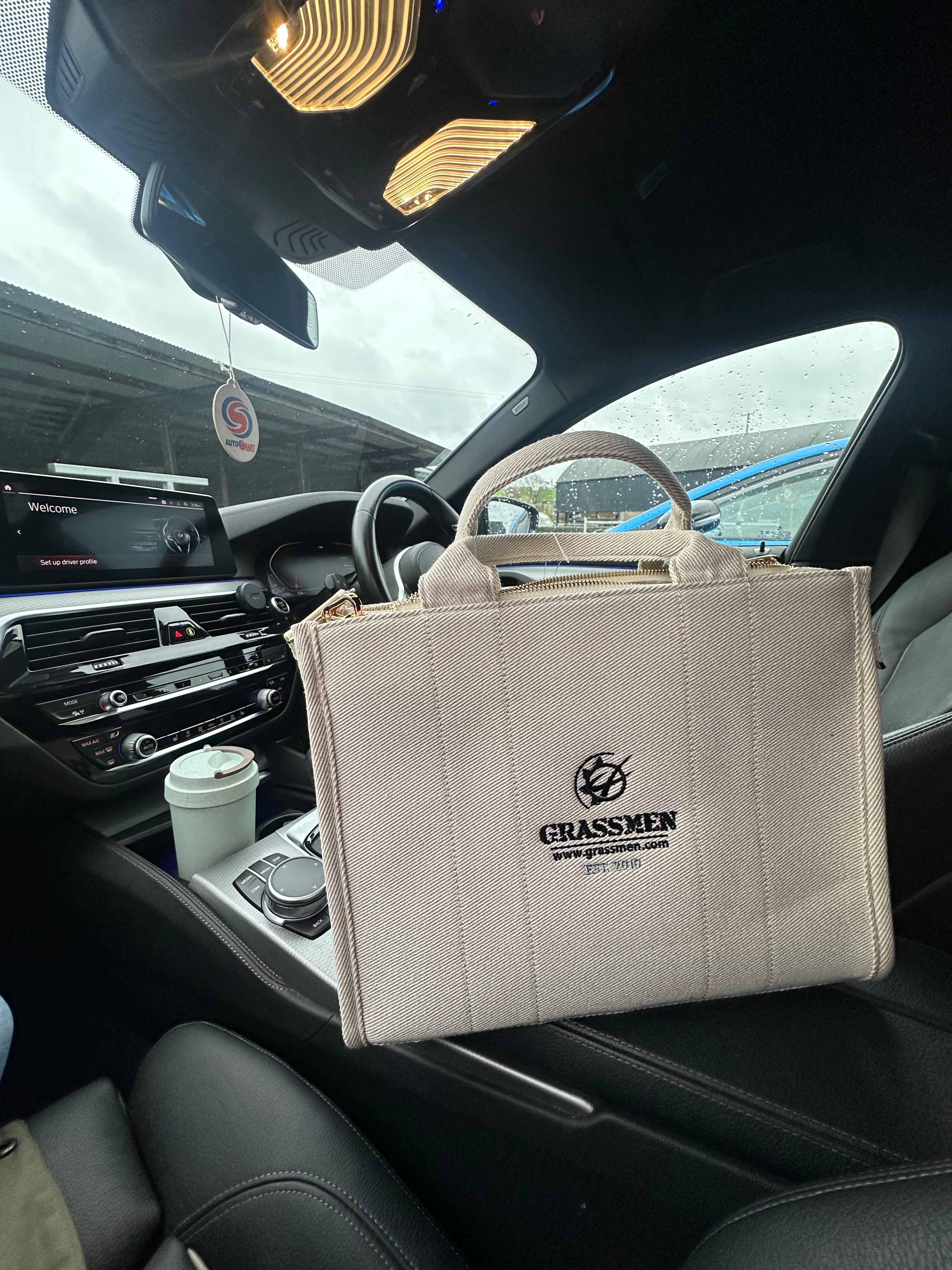 "GRASSMEN" Puerto Tote Handbag - Image 5