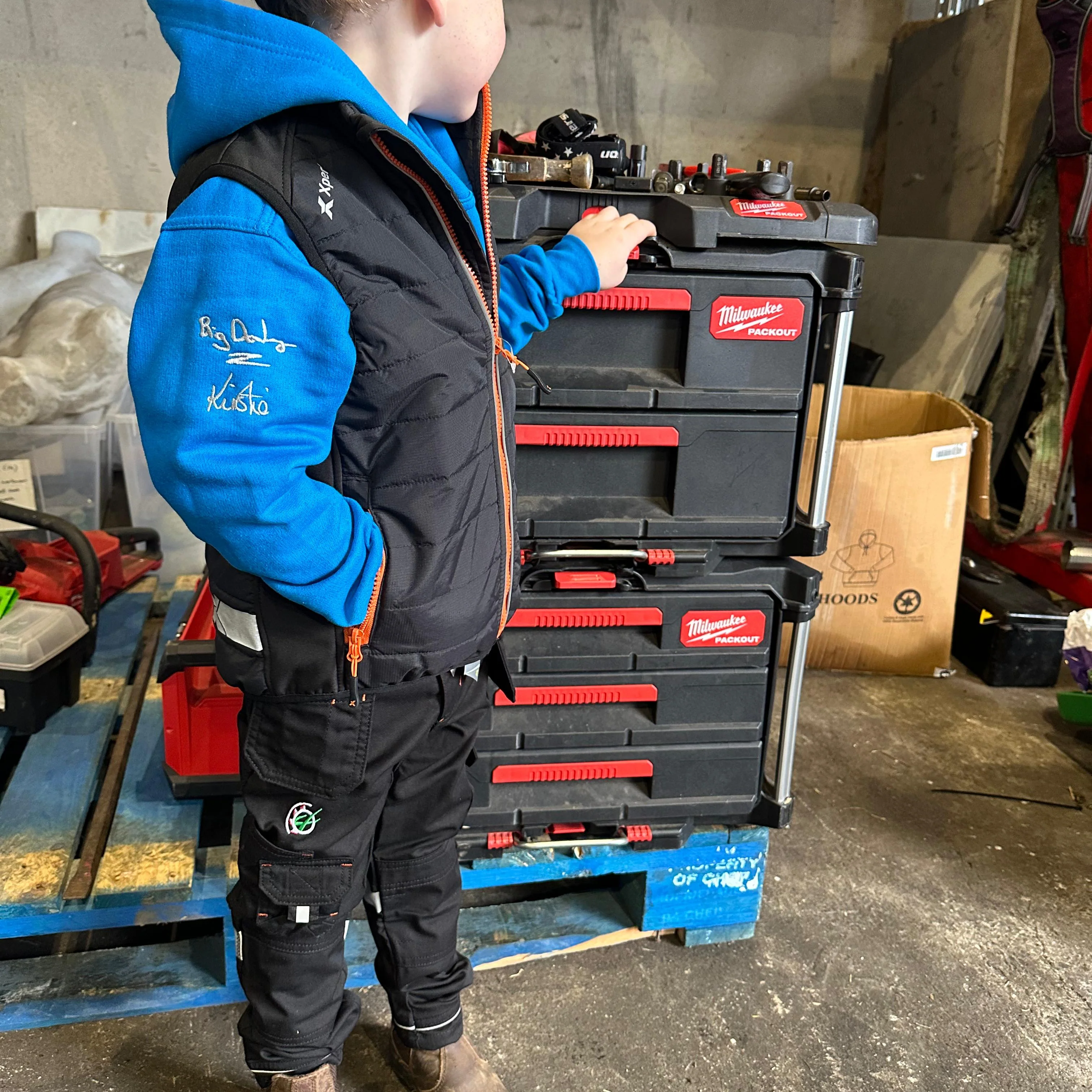 "GRASSMEN" Kids Rip Stop Black Bodywarmer - Image 6